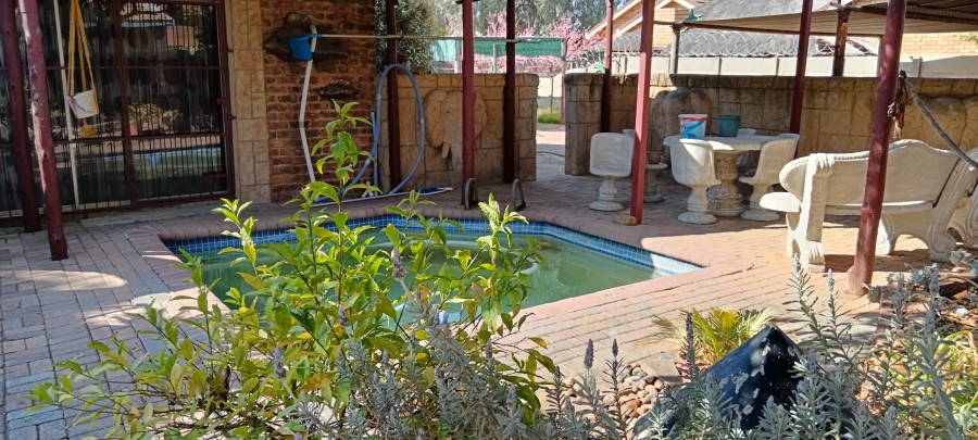 4 Bedroom Property for Sale in Odendaalsrus Free State